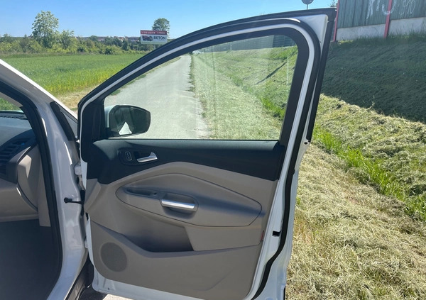 Ford Escape cena 52800 przebieg: 126000, rok produkcji 2017 z Knurów małe 781